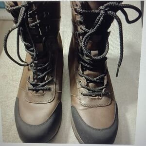 Field & Stream Outdoor Boots Thinsulate/Water Impermeable FASRB Sz 10 NWOT